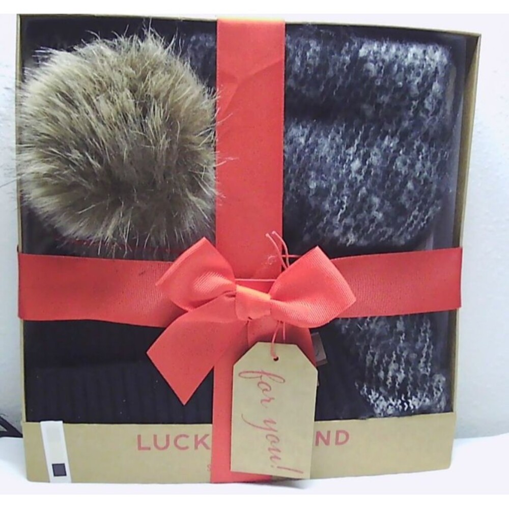 Lucky Brand Women’s Scarf & Hat Gift Set NEW Black & Gray
